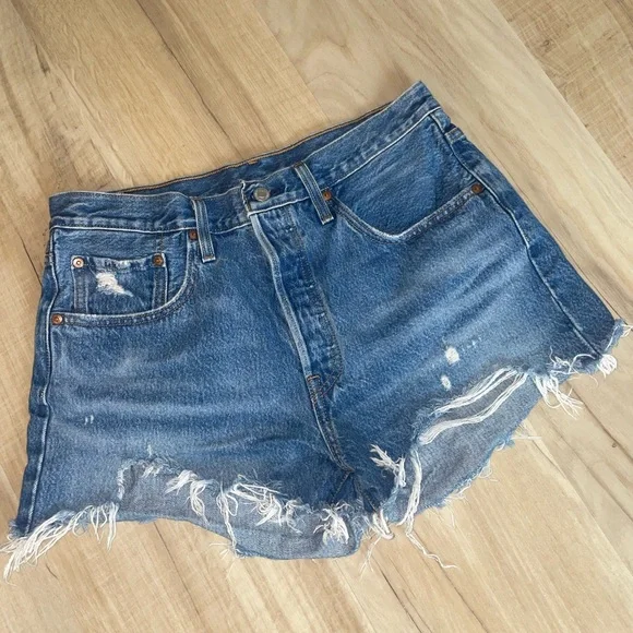 Levi’s 501 High-Rise Denim Shorts - Picture 4 of 6
